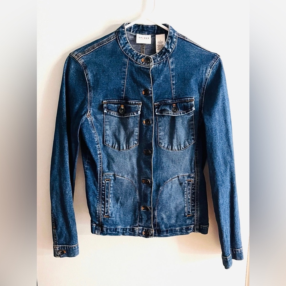 Women’s Axcess Jean Jacket- stretch denim.- Size 6.